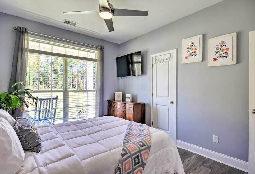 Bright Hopkins Home W/ Game Room & Fire Pit!