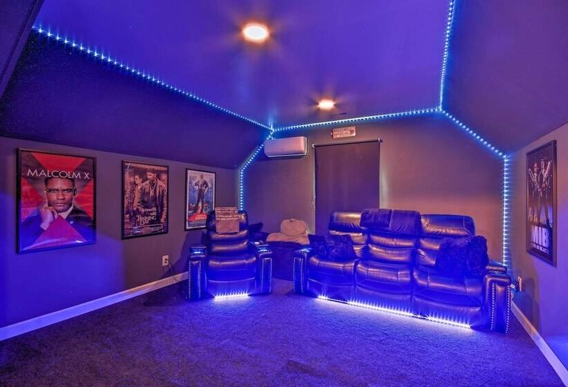 Bright Hopkins Home W/ Game Room & Fire Pit!