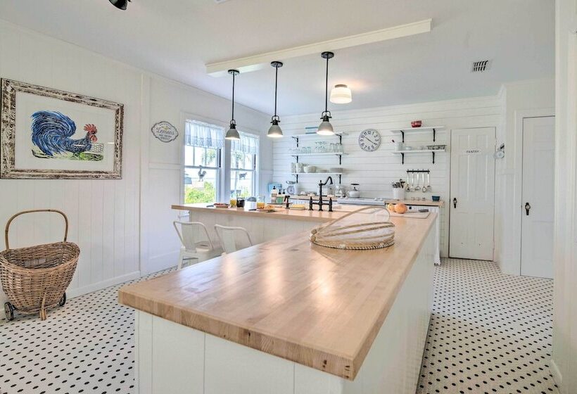 Lake Weir Escape W/ Amazing Sunsets!