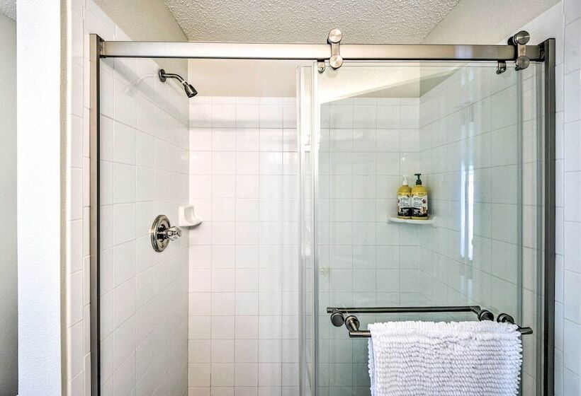 Bright Palm Coast Gem W/ Lanai & Private Pool