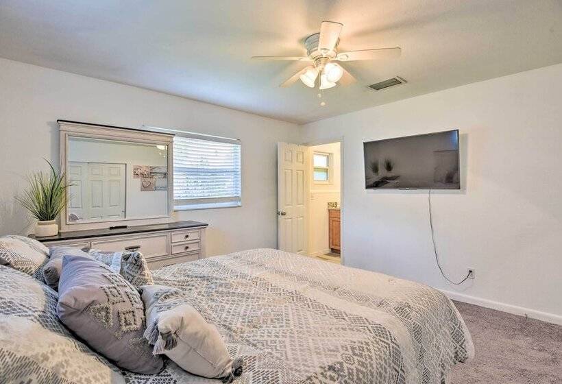 Bright Ruskin Home < 2 Mi To Beach & Marina!