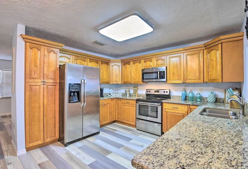 Bright Ruskin Home < 2 Mi To Beach & Marina!