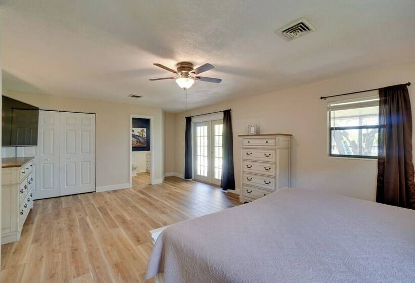 Bright & Spacious Tavares Home W/ Boat Dock!