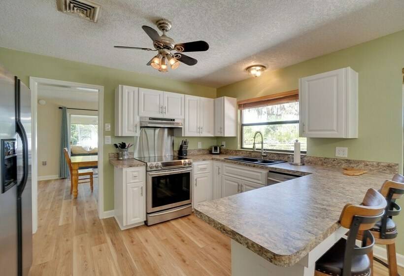 Bright & Spacious Tavares Home W/ Boat Dock!