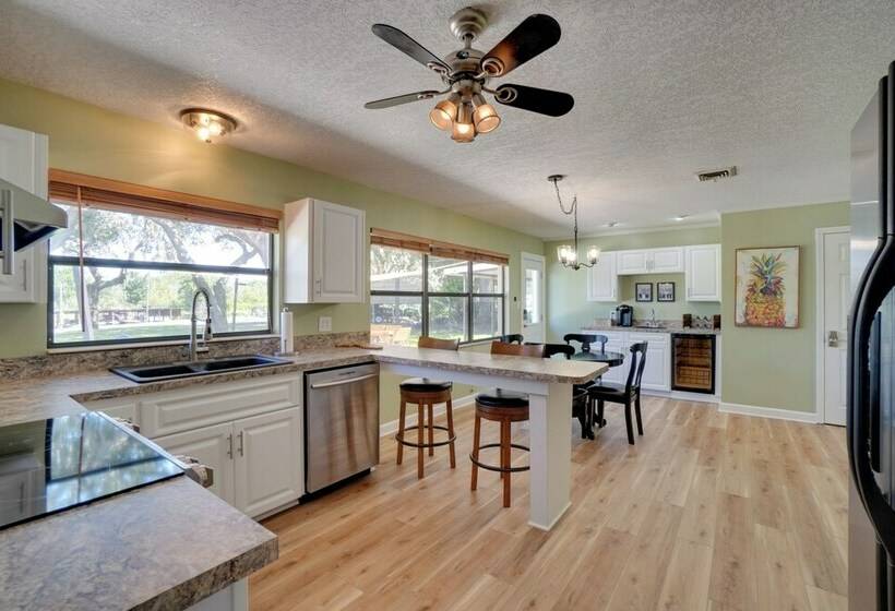 Bright & Spacious Tavares Home W/ Boat Dock!