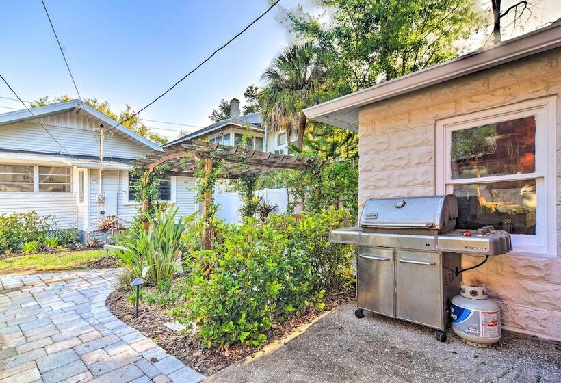 Bright St Petersburg Home W/ Pergola & Garden