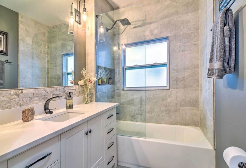 Bright St Petersburg Home W/ Pergola & Garden