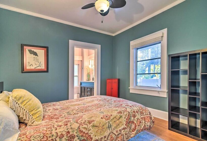 Bright St Petersburg Home W/ Pergola & Garden