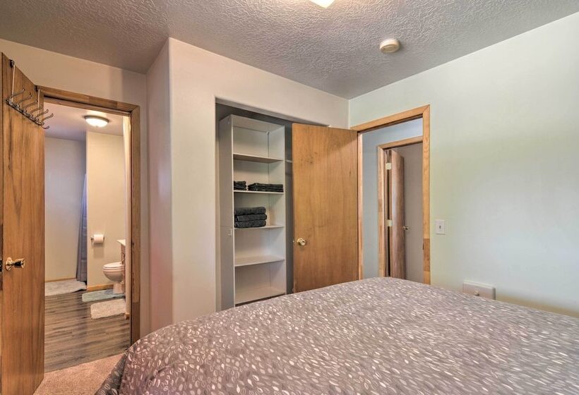 Cabin 6 Mi To Burr Trail, 32 Mi To Escalante!