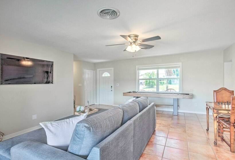 Canalfront Family Home W/ Boat Dock & Games!