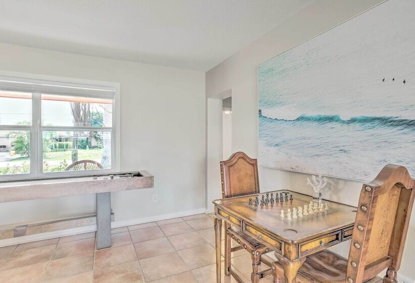 Canalfront Family Home W/ Boat Dock & Games!