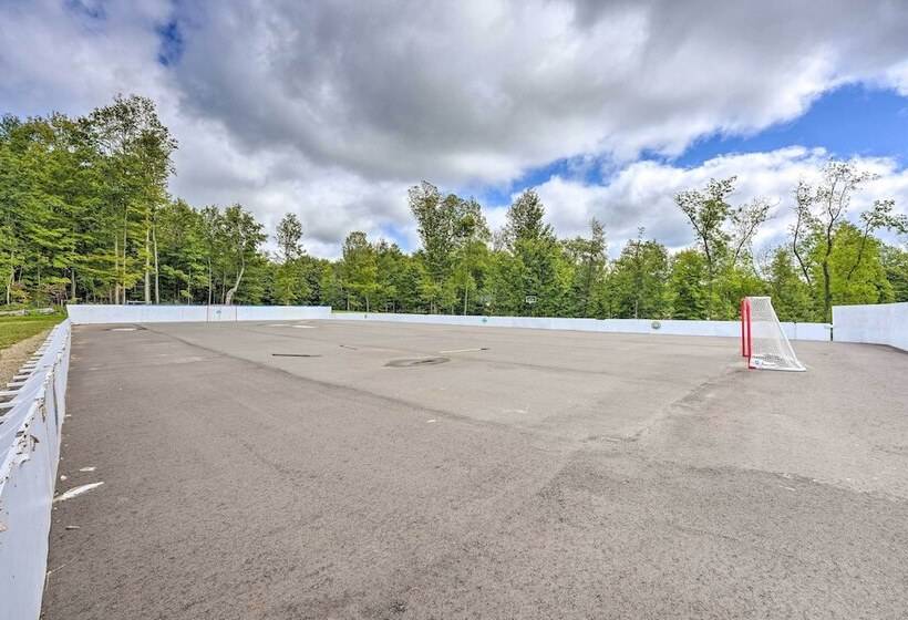 Cassopolis Cabin, Private Deck & Lake Access!