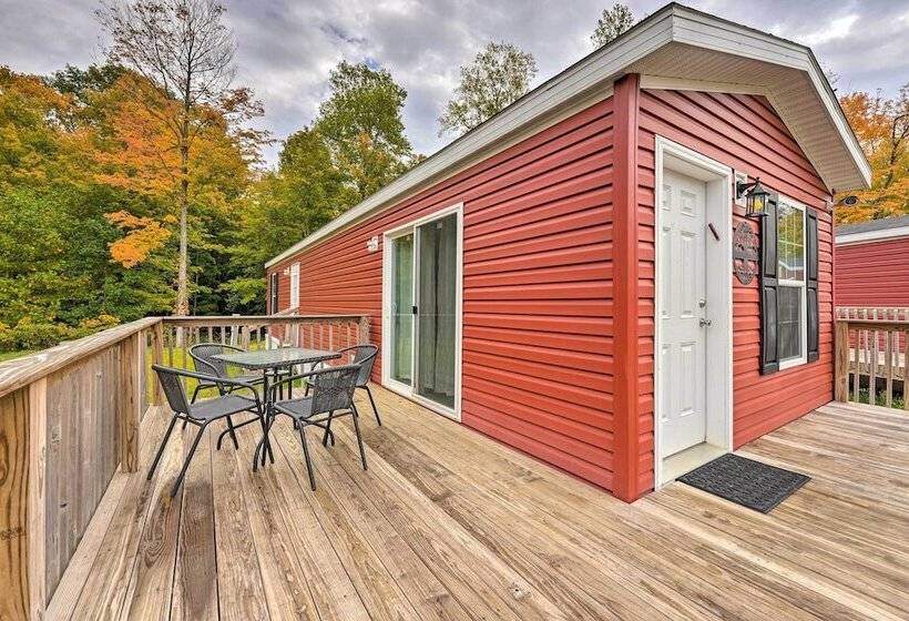 Cassopolis Cabin, Private Deck & Lake Access!