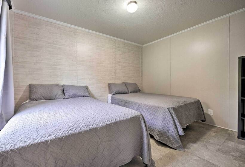 Cassopolis Cabin, Private Deck & Lake Access!