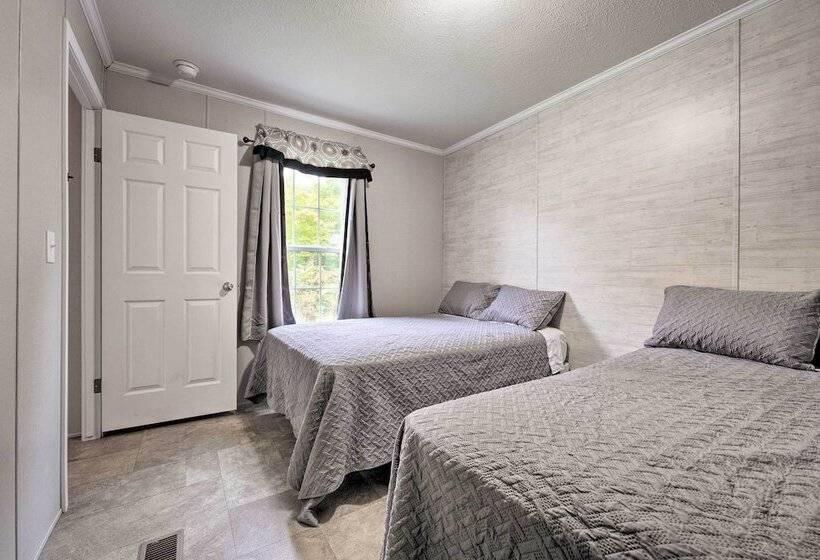 Cassopolis Cabin, Private Deck & Lake Access!