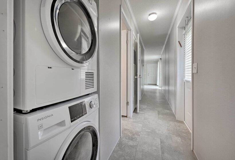 Cassopolis Cabin, Private Deck & Lake Access!