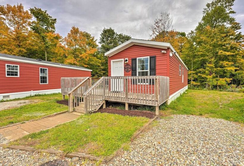Cassopolis Cabin, Private Deck & Lake Access!