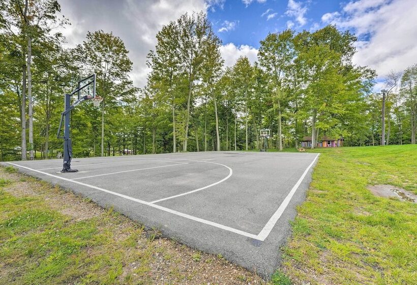 Cassopolis Cabin, Private Deck & Lake Access!