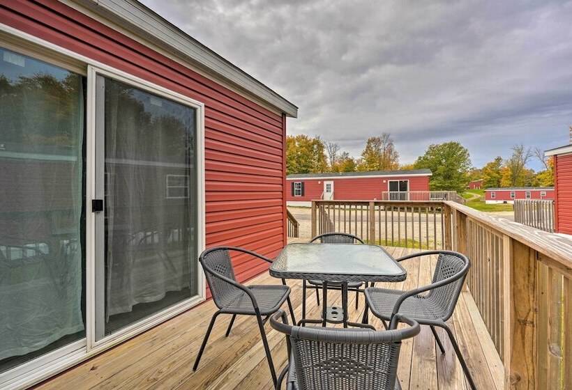 Cassopolis Cabin, Private Deck & Lake Access!