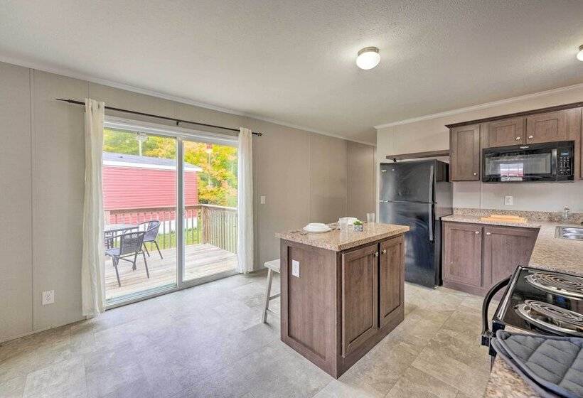 Cassopolis Cabin, Private Deck & Lake Access!