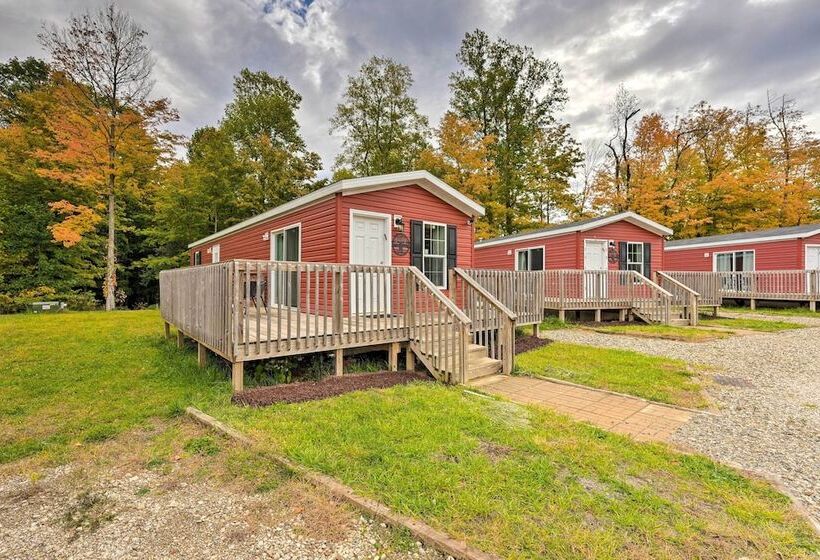 Cassopolis Cabin, Private Deck & Lake Access!