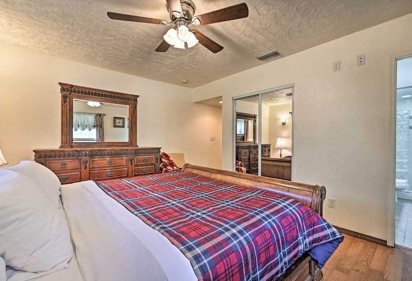 Central Florida Escape On 5 Acres W/ Grill & Pool!