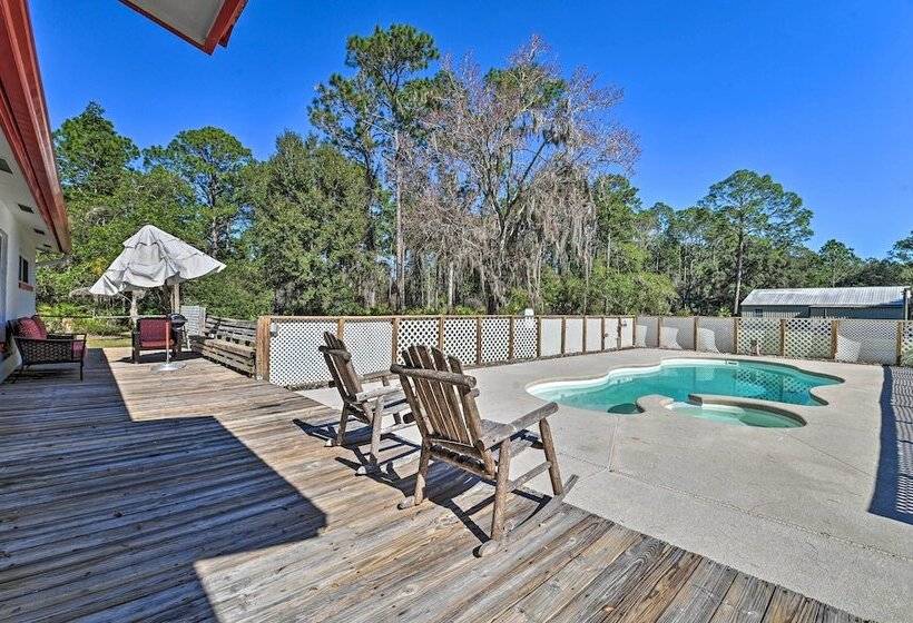Central Florida Escape On 5 Acres W/ Grill & Pool!