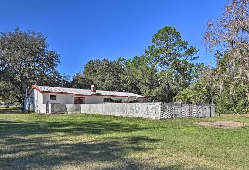 Central Florida Escape On 5 Acres W/ Grill & Pool!