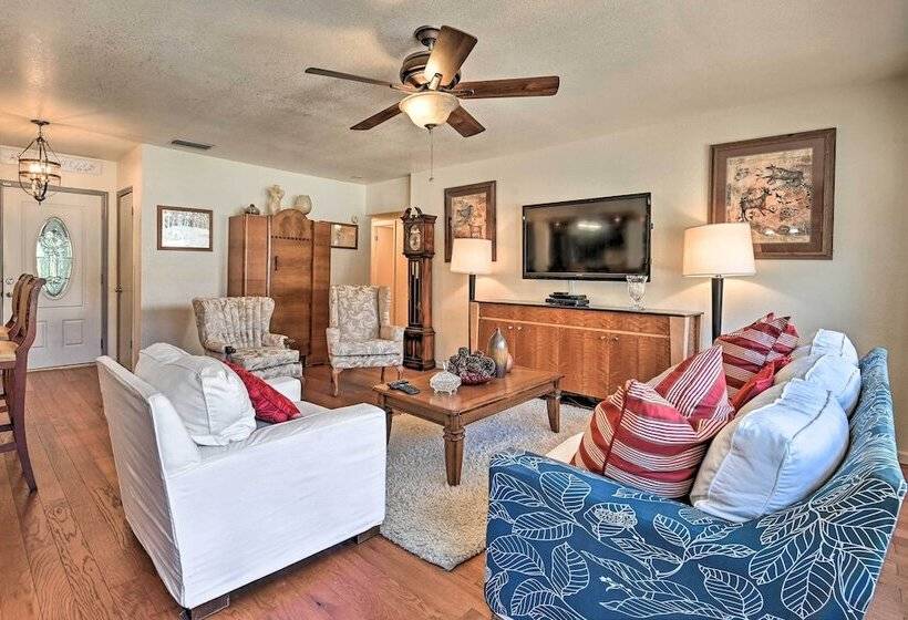 Central Florida Escape On 5 Acres W/ Grill & Pool!