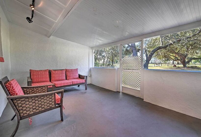 Central Florida Escape On 5 Acres W/ Grill & Pool!