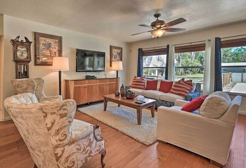 Central Florida Escape On 5 Acres W/ Grill & Pool!