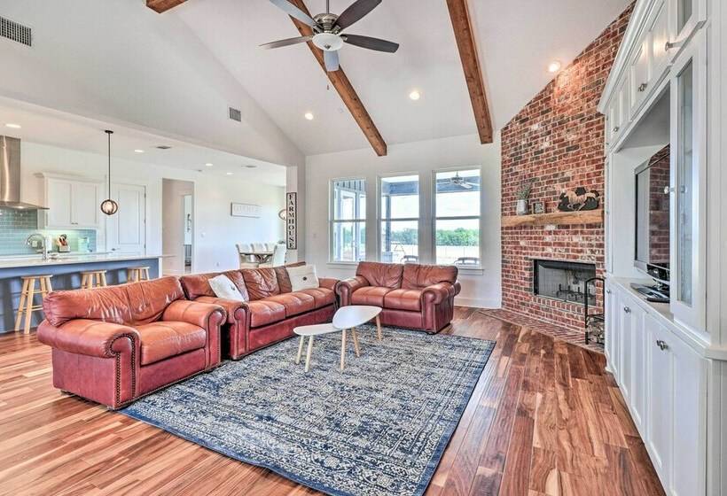 Central Texas Home W/ Rolling Pasture Views!