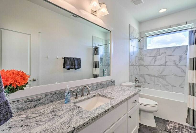 Central Texas Home W/ Rolling Pasture Views!