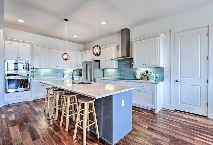 Central Texas Home W/ Rolling Pasture Views!