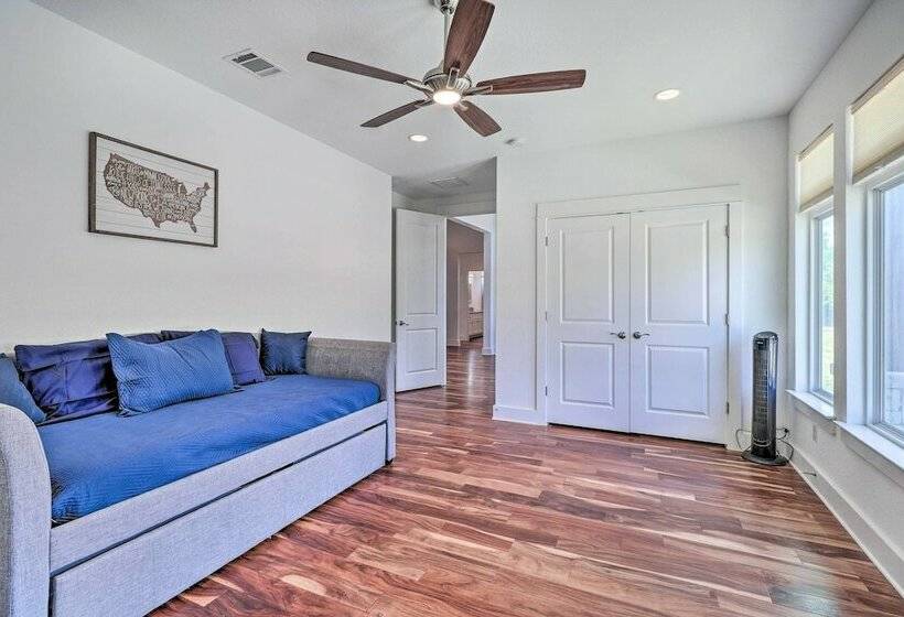 Central Texas Home W/ Rolling Pasture Views!