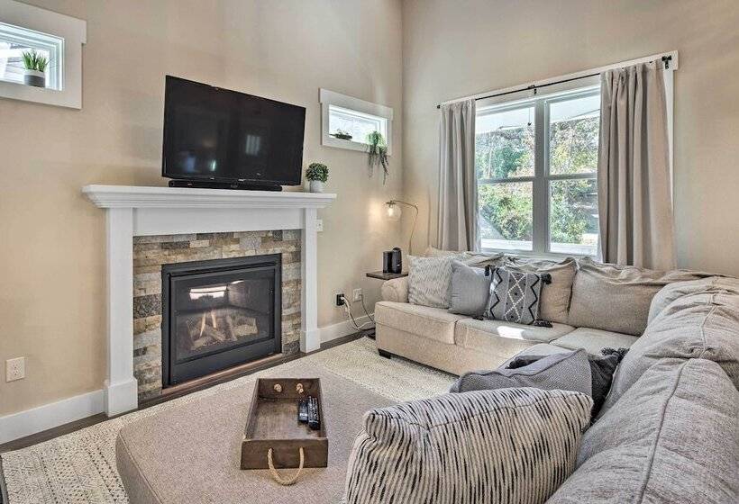 Charming Asheville House W/ Private Hot Tub!