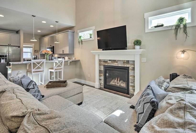 Charming Asheville House W/ Private Hot Tub!