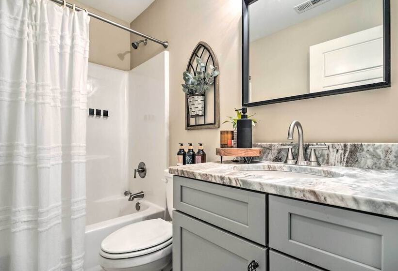 Charming Asheville House W/ Private Hot Tub!