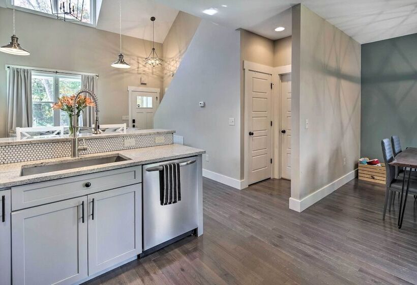 Charming Asheville House W/ Private Hot Tub!