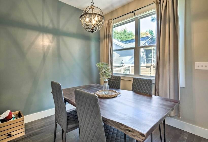 Charming Asheville House W/ Private Hot Tub!