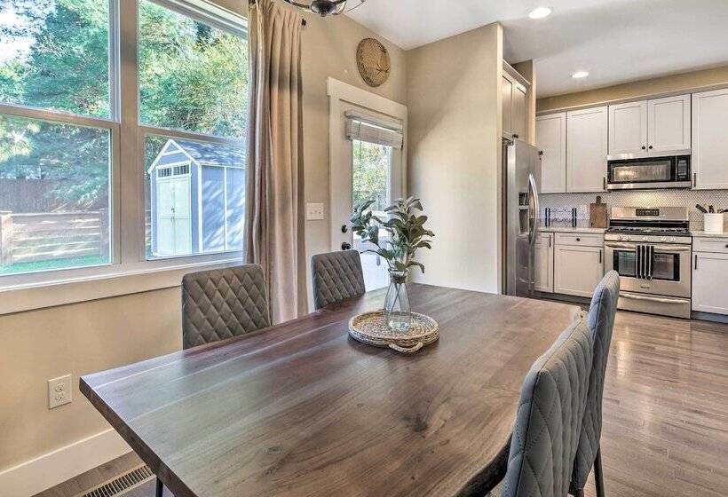 Charming Asheville House W/ Private Hot Tub!