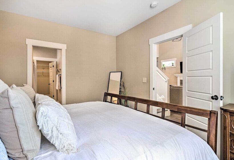 Charming Asheville House W/ Private Hot Tub!