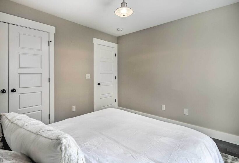 Charming Asheville House W/ Private Hot Tub!