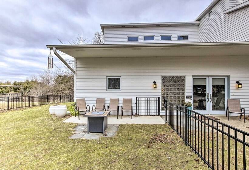 Charming Bayview Art House With Deck & Grill!