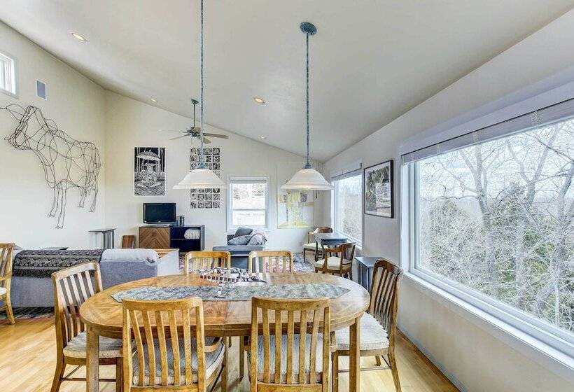 Charming Bayview Art House With Deck & Grill!