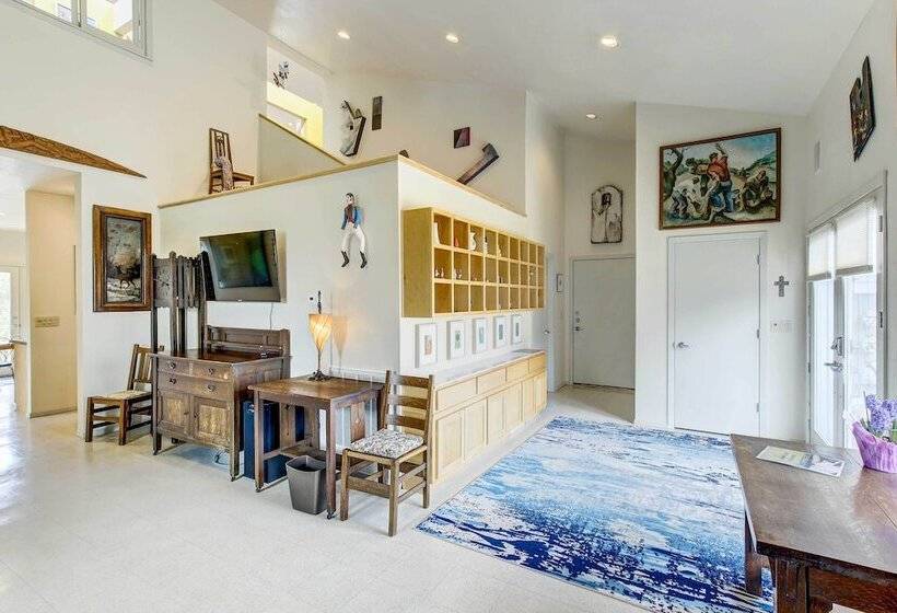 Charming Bayview Art House With Deck & Grill!