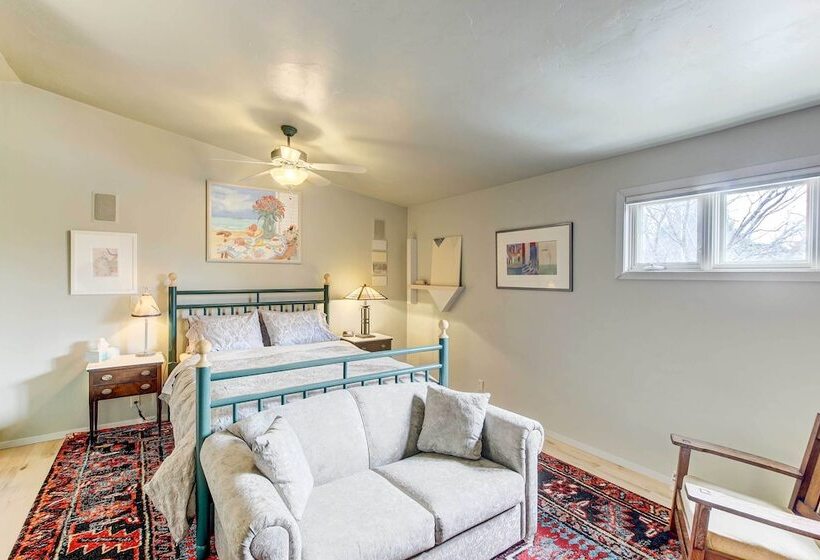 Charming Bayview Art House With Deck & Grill!