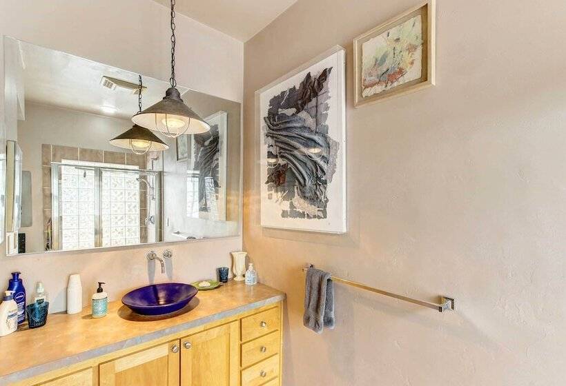 Charming Bayview Art House With Deck & Grill!