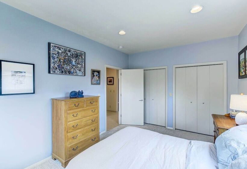 Charming Bayview Art House With Deck & Grill!