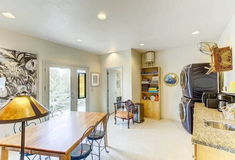 Charming Bayview Art House With Deck & Grill!